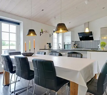 Prázdninový dům Five-bedroom Holiday In Blavand 25